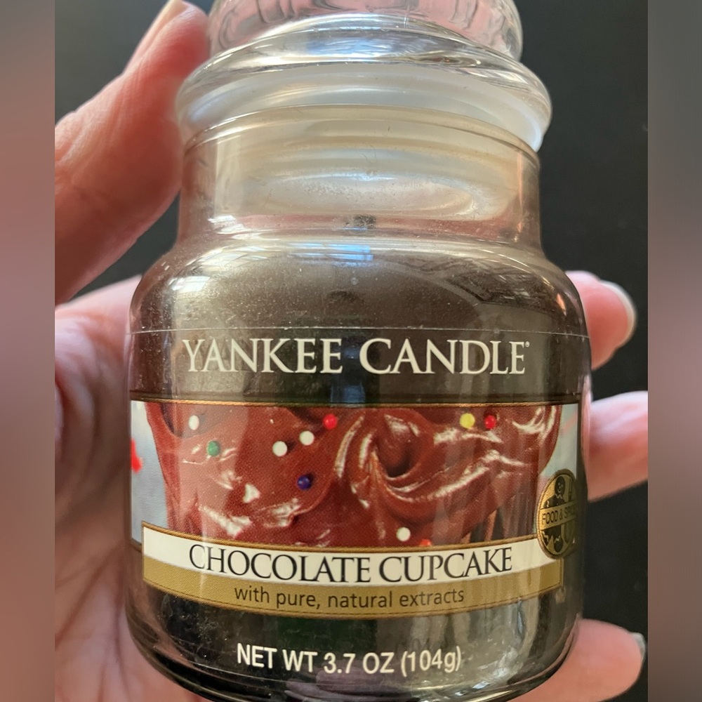 NEW - Yankee Candle - chocolate cupcake 3.7 oz